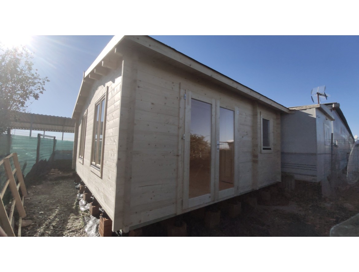 Casa de madera DUNA PERSONALIZADA 30m2 y 44mm montada en LLEIDA 